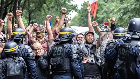 31 July 2021, France, Paris: People take part in a demonstration held against stricter coronavirus rules introduced by the French government as case numbers soared. Photo: Sadak Souici/Le Pictorium Agency via ZUMA/dpa