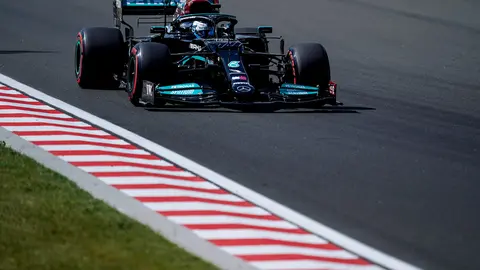 31 July 2021, Hungary, Mogyorod: Finnish F1 driver Valtteri Bottas of Mercedes-AMG F1 Team in action during the qualifying session of the Grand Prix of Hungary Formula One race at the Hungaroring track. Photo: James Gasperotti/ZUMA Press Wire/dpa