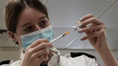 02 August 2021, Israel, Jerusalem: A paramedic from Magen David Adom, serving as the Israeli Red Cross organization and leading EMS, prepares a 3rd Coronavirus BioNTech Pfizer vaccine at the Mishan Gonen Assisted Living Residence for the elderly. Photo: Nir Alon/ZUMA Press Wire/dpa