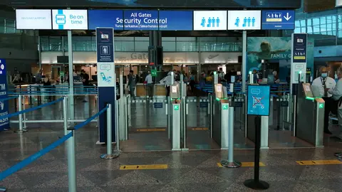 The main security control at Helsinki-Vantaa airport. Photo: © Foreigner.fi.