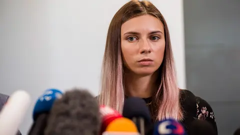 05 August 2021, Poland, Warsaw: Belarusian sprinter Krystsina Tsimanouskaya speaks during a press conference in Warsaw after arriving on Wednesday evening. Timanovskaya was allegedly kidnapped by the Belarusian authorities in Tokyo in an attempt to force her to fly back to Belarus from the Olympic Games following comments she had made on social media criticizing the Belarusian coaches. Photo: Attila Husejnow/SOPA Images via ZUMA Press Wire/dpa
