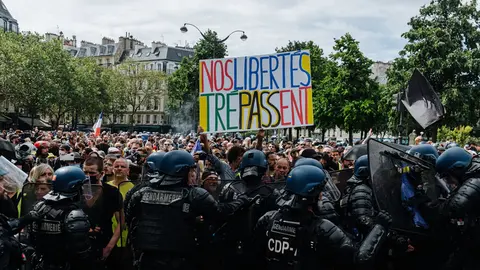 Thousands of people take part in a protest against stricter coronavirus rules and compulsory vaccinations for hospital and nursing home workers. On Thursday, 5 August 2021, France's Constitutional Council approved the controversial compulsory vaccination of health workers as well as the so-called health pass, which provides information about a negative coronavirus test or vaccination against Covid-19. Photo: Jan Schmidt-Whitley/Le Pictorium Agency via ZUMA/dpa