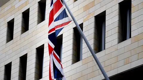 FILED - 02 May 2019, Berlin: The British flag, the Union Jack, hangs on the British embassy in Berlin. An employee of the British Embassy in Berlin was arrested for allegedly providing documents to Russian intelligence in exchange for money, German public prosecutors say. Photo: Britta Pedersen/dpa-Zentralbild/dpa