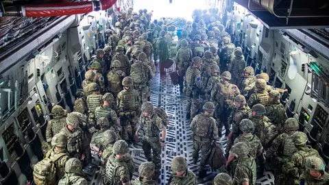 15 August 2021, Afghanistan, Kabul: Members of the 16 Air Assault Brigade arrive in Kabul as part of a 600-strong UK-force sent to assist with Operation PITTING to rescue British nationals in Afghanistan amidst the worsening security situation there. Photo: -/UK Ministry of Defence via PA Media/dpa
