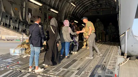 Evacuees from Afghanistan boarding a plane at Kabul international airport. Photo: Twitter/@Ulkoministerio.