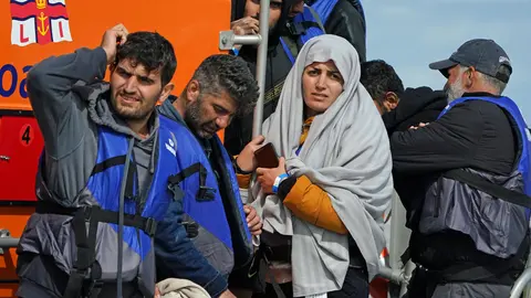 13 September 2021, United Kingdom, Dungeness: A group of people thought to be migrants are brought in to Dungeness, Kent, by the RNLI, following a small boat incident in the Channel. Photo: Gareth Fuller/PA Wire/dpa