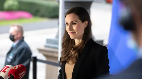 Prime Minister Sanna Marin, talking to the media during the budget negotiations. Photo: Fanni Uusitalo/Vnk.