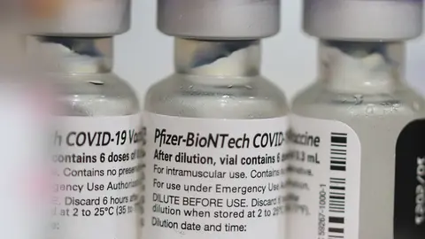 Vials of Pfizer's COVID-19 vaccine are displayed at a vaccination clinic at Winter Springs High School. As of 10 September 2021, 54% of Florida's population has been fully vaccinated. Photo: Paul Hennessy/SOPA Images via ZUMA Press Wire/dpa