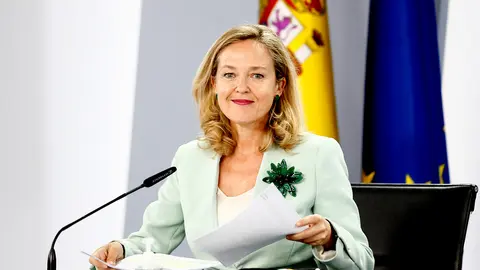 The First Vice-President of the Government and Minister for the Economy and Digital Transformation, Nadia Calviño, speaks at a press conference after the meeting of the Council of Ministers. Photo: La Moncloa.