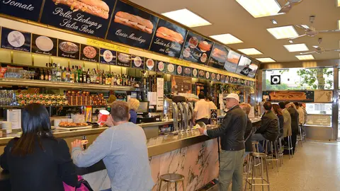 A tapas and sandwiches restaurant in Madrid. Photo: Pixabay.