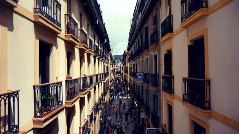 Apartment building facade in Spain. Photo: Pixabay.