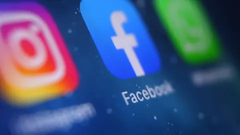 04 October 2021, Bavaria, Kempten: A view of the icons of Instagram, Facebook and WhatsApp displayed on a screen of a smartphone. Facebook, Instagram and WhatsApp went offline for users across the globe, the social media giant said on Monday. Photo: Karl-Josef Hildenbrand/dpa