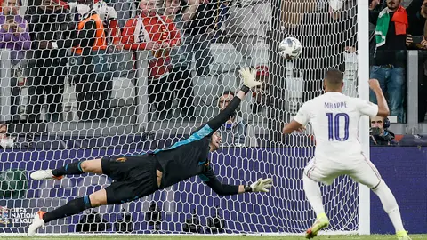 07 October 2021, Italy, Turin: France's Kylian Mbappe scores his side second goal from a penalty spot during the UEFA Nations League semi-final soccer match between Belgium and France at Allianz Stadium. Photo: Bruno Fahy/BELGA/dpa
