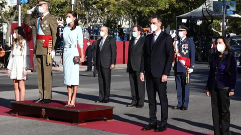 Prime Minister Pedro Sanchez, along with the royal couple Felipe and Letizia and the Minister of Defense, Margarita Robles. Photo: Twitter/@desdelamoncloa.