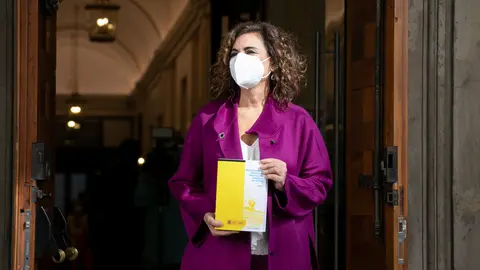 Minister of Finance Maria Jesus Montero presented the draft budget of the State for 2022 in Parliament. Photo: Eva Ercolanese/PSOE.