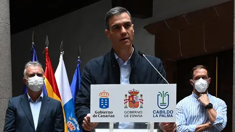 Prime Minister Pedro Sanchez in La Palma. Photo: Twitter/La Moncloa.