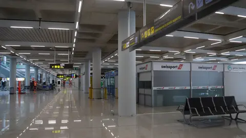 FILED - 15 May 2020, Spain, Palma: A general view of the empty arrival area at Palma de Mallorca airport. Air traffic on the Spanish Canary Island of La Palma has been suspended for an indefinite period due to a build-up of volcanic ash, as a relatively strong earthquake jolted residents and a fresh lava flow caused concern. Photo: Clara Margais/dpa