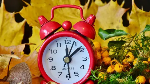 Clock time change autumn by Pixabay.