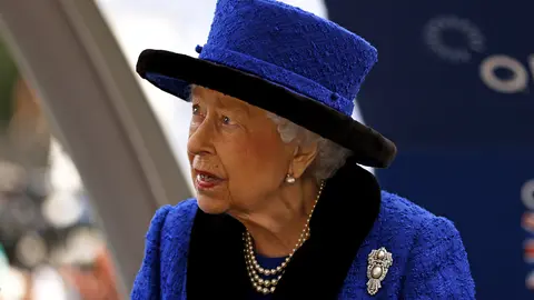 FILED - 16 October 2021, United Kingdom, Ascot: Queen Elizabeth II is pictured ahead of presenting the trophy after the Qipco British Champions Fillies & Mares Stakes during the Qipco British Champions Day at Ascot Racecourse. Britain's Queen Elizabeth II spent Wednesday night in hospital for "preliminary investigations" after cancelling her visit to Northern Ireland, Buckingham Palace has confirmed in London. Photo: Steven Paston/PA Wire/dpa.
