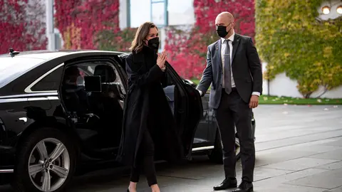 27 October 2021, Berlin: Finland's Prime Minister Sanna Marin arrives at the Federal Chancellery for a meeting with acting German Chancellor Angela Merkel. Photo: Fabian Sommer/dpa