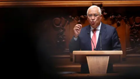 27 October 2021, Portugal, Lisbon: Portuguese Prime Minister Antonio Costa delivers a speech during a debate on the 2022 state budget before the voting at the Portuguese parliament. Photo: Pedro Fiuza/ZUMA Press Wire/dpa.