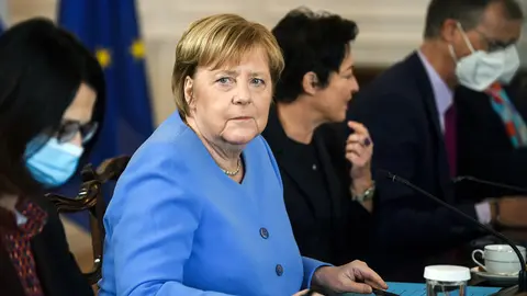 29 October 2021, Greece, Athens: Outgoing German Chancellor Angela Merkel (2nd L) attends a meeting with Greek Prime Minister Kyriakos Mitsotakis at Maximos Villa. Merkel is on a two-day visit to Greece, whose financial crisis has marked much of her time in office and Germany's relations with Europe. Photo: Angelos Tzortzinis/dpa