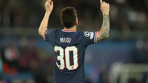 19 October 2021, France, Paris: PSG's Lionel Messi celebrates scoring his side's second goal during the UEFA Champions League Group A soccer match between Paris Saint-Germain FC and RB Leipzig at Le Parc des Princes Stadium. Photo: Jan Woitas/dpa