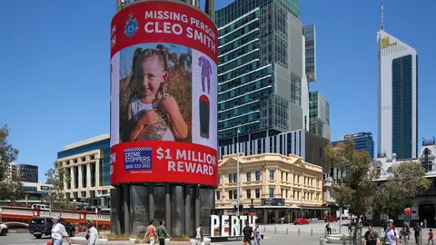 A sign offering a $1 million reward for information on missing girl Cleo Smith is displayed on a digital tower in Yagan Square digital in Perth, Saturday, October 30, 2021. A search continues for the four-year-old girl who went missing from her family’s tent at the Blowholes campsite near Canarvon more than two weeks ago. (AAP Image/Richard Wainwright) NO ARCHIVING Photo: Richard Wainwright/AAP/dpa - ATTENTION: editorial use only in connection with the latest coverage about (the transmission/the film/the auction/the exhibition/the book) and only if the credit mentioned above is referenced in full.