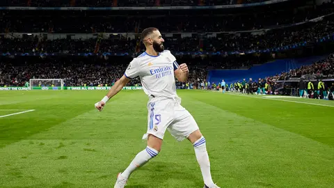 03 November 2021, Spain, Madrid: Real Madrid's Karim Benzema celebrates scoring his side's second goal during the UEFA Champions League Group D soccer match between Real Madrid CF and FC Shakhtar Donetsk at Santiago Bernabeu Stadium. Photo: Ruben Albarran/ZUMA Press Wire/dpa.