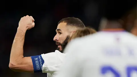 03 November 2021, Spain, Madrid: Real Madrid's Karim Benzema celebrates scoring his side's second goal during the UEFA Champions League Group D soccer match between Real Madrid CF and FC Shakhtar Donetsk at Santiago Bernabeu Stadium. Photo: Ruben Albarran/ZUMA Press Wire/dpa.