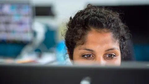 Woman laptop computer work by Pixabay.