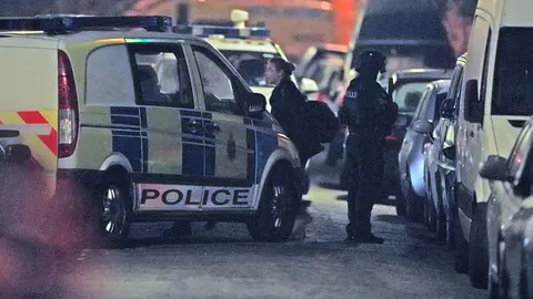 14 November 2021, United Kingdom, Liverpool: Armed police evacuate local residents during an incident an address in Rutland Avenue in Sefton Park, after an explosion at Liverpool Women's Hospital killed one person and injured another. Three men have been arrested under the Terrorism Act. Photo: Peter Byrne/PA Wire/dpa.