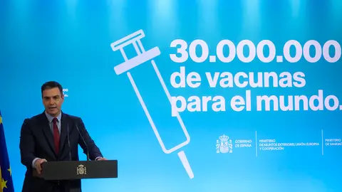 22 November 2021, Spain, Madrid: Spanish Prime Minister Pedro Sanchez, deligvers a speech at the event 'Solidarity vaccination: fulfilling commitments', at La Moncloa. Photo: Jesús Hellín/EUROPA PRESS/dpa.