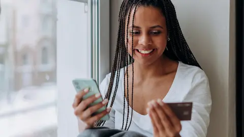 Online shopping by Pexels.