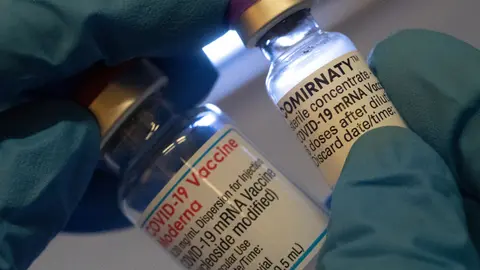FILED - Some people might prefer the BioNTech/Pfizer vaccine over the Moderna vaccine - or vice versa, and yet studies suggest that Moderna's Spikevax provides better protection against the Delta variant. Photo: Stefan Puchner/dpa.
