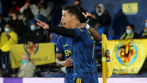 Manchester United's Cristiano Ronaldo celebrates scoring his side's first goal during the UEFA Champions League Group F soccer match between Villarreal and Manchester United at the Estadio de la Ceramica. Photo: Isabel Infantes/PA Wire/dpa.