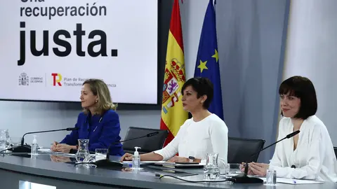 11/30/2021. The Minister of Territorial Policy and Government Spokesperson, Isabel Rodríguez, the First Vice President and Minister of Economic Affairs and Digital Transformation, Nadia Calviño, and the Minister of Science and Innovation, Diana Morant, have appeared at a press conference at the end of the meeting of the Council of Ministers. Photo: La Moncloa.