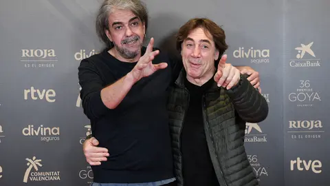 29 November 2021, Spain, Madrid: Spanish director Fernando Leon de Aranoa and Spanish actor Javier Bardem pose for pictures after being nominated for the 36th edition of the Goya Awards. Photo: José Oliva/EUROPA PRESS/dpa.
