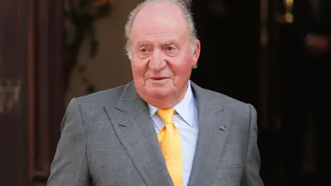 FILED - Juan Carlos, former king of Spain, arrives at the Diplomatic Academy of Chile in this file photo from October 3, 2018. Photo: Francisco Flores Seguel/Agencia Uno/dpa.