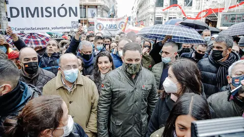 27 November 2021, Spain, Madrid: Leader of the Spanish far-right party Vox, Santiago Abascal (C) joins a demonstration against the reform of the Citizen Security Law known as (Gag Law). Photo: Carlos Luján/EUROPA PRESS/dpa.