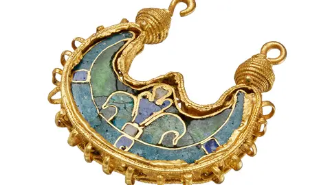 HANDOUT - Eleventh-century gold earring found in Danish field. A rare 11th-century golden earring, presumably from the Middle East, has been found in Denmark, the National Museum of Denmark announced on Sunday. Photo: Søren Greve/Nationalmuseet/dpa - ATTENTION: editorial use only in connection with the latest coverage and only if the credit mentioned above is referenced in full.