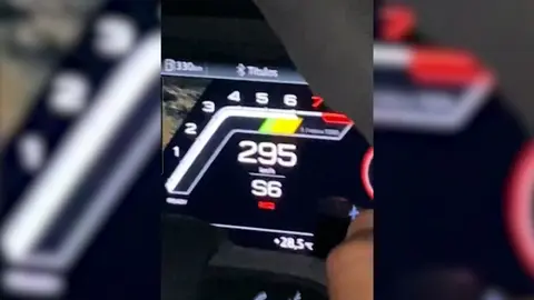 car odometer at 295 kilometers per hour. Photo: Ministry of the Interior.
