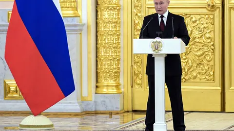 HANDOUT - 01 December 2021, Russia, Moscow: Russian President Vladimir Putin speaks during the reception of credentials from 20 newly appointed foreign ambassadors at the St Alexander Hall of the Grand Kremlin Palace. Photo: -/Kremlin/dpa - ATTENTION: editorial use only and only if the credit mentioned above is referenced in full.