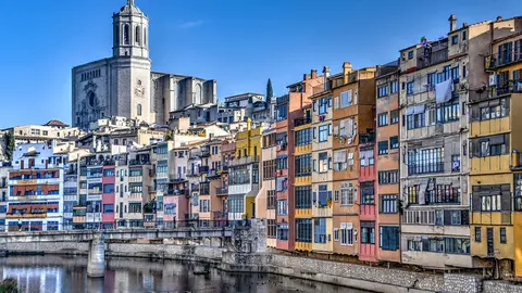A general view of apartments overlooking the river in Girona, Catalonia. Photo: Pixabay.