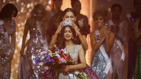 Miss India Harnaaz Sandhu reacts as she is crowned as Miss Universe during the 70th Miss Universe beauty pageant in Israel's southern Red Sea coastal city of Eilat. Photo: Ilia Yefimovich/dpa.