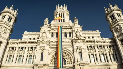 A rainbow flag at the Madrid City Hall. Photo: Pixabay.