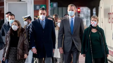 20 December 2021, Spain, Madrid: (L-R) Spanish Minister of Transport Raquel Ssnchez, Prime Minister Pedro Sanchez, King of Spain Felipe VI, and the Second Vice-President and Minister of Labour and Social Economy Yolanda Diaz, arrive to attend the official inauguration of the AVE line that will connect the capital with Galicia region. Photo: Alberto Ortega/EUROPA PRESS/dpa.