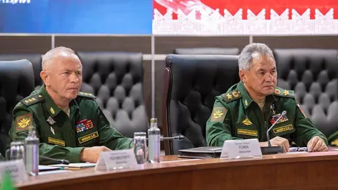FILED - Alexander Fomin (L), Russian Deputy Minister of Defence, and Russian Defence Minister Sergey Shoygu, hold a meeting with Khalid bin Salman Al Saud (L), Deputy Defence Minister of Saudi Arabia (not pictured) on the sidelines of the International Military Technical Forum Army-2021. Photo: -/Saudi Press Agency/dpa.