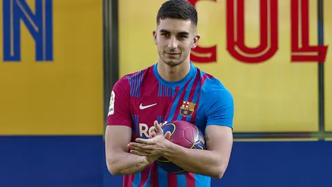 03 January 2022, Spain, Barcelona: Barcelona's new player Ferran Torres looks on during his official presentation ceremony at the Camp Nou stadium. Photo: Gerard Franco/DAX via ZUMA Press Wire/dpa.