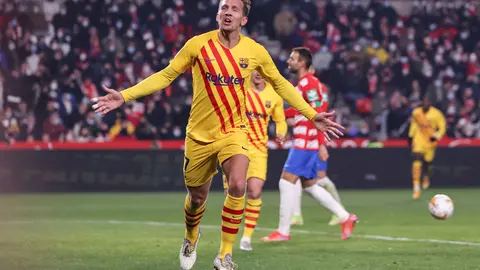 08 January 2022, Spain, Granada: Barcelona's Luuk de Jong celebrate scoring his side's first goal during the Spanish La Liga soccer match between Granada CF and FC Barcelona at New Stadium of Los Carmenes. Photo: Jose Luis Contreras/DAX via ZUMA Press Wire/dpa.